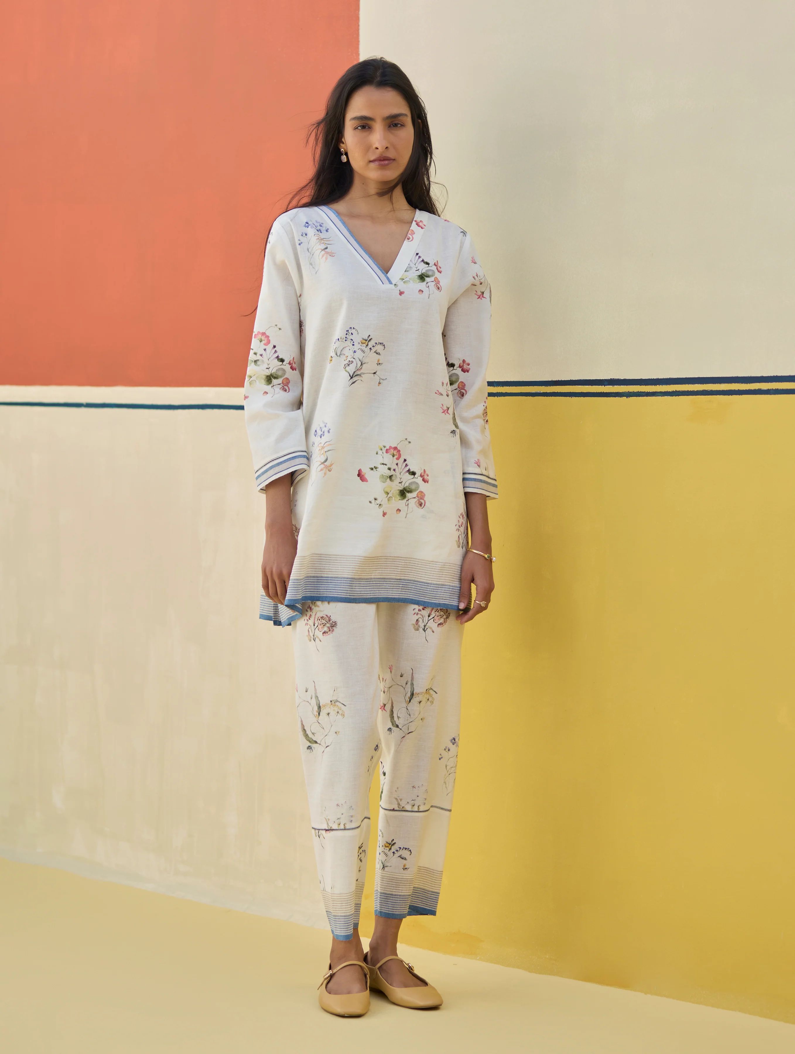 Raha Watercolour Floral Kurta Set
- Ivory - Image 8