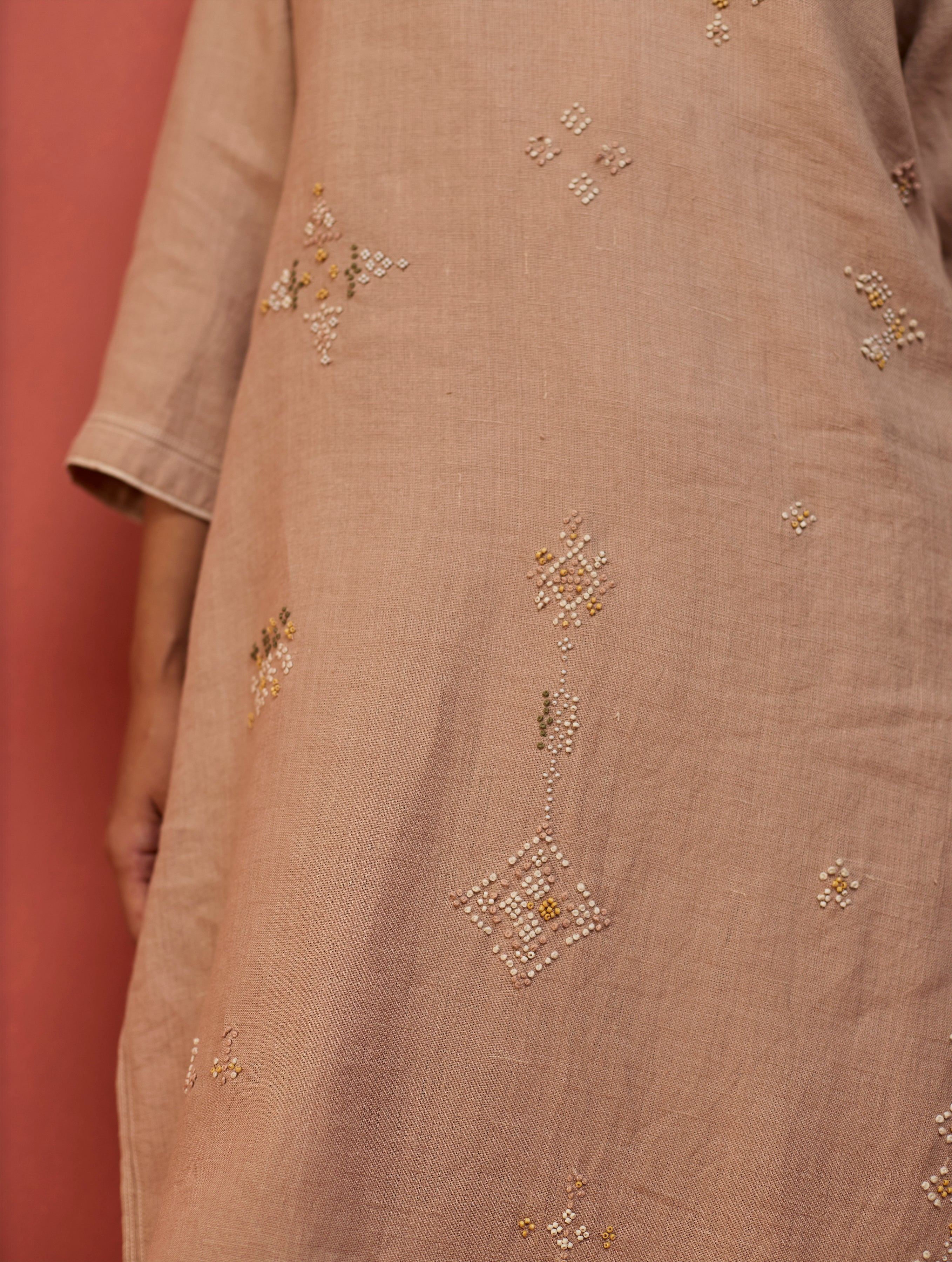 Rena Hand-Embroidered Linen Kurta - Dusty Rose - Image 2
