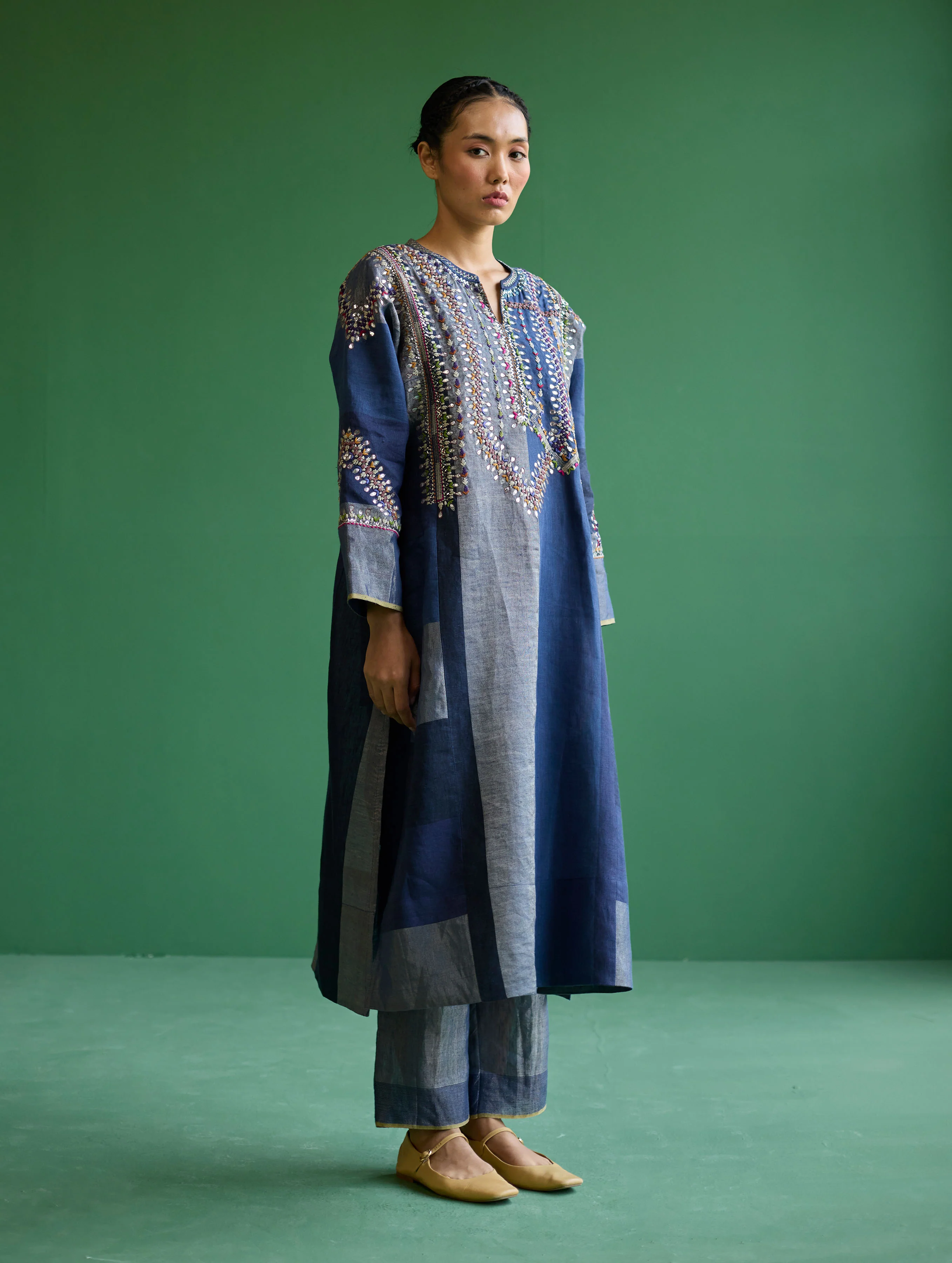 Rida Hand-Embroidered Metallic Linen Kurta - Navy - Image 7