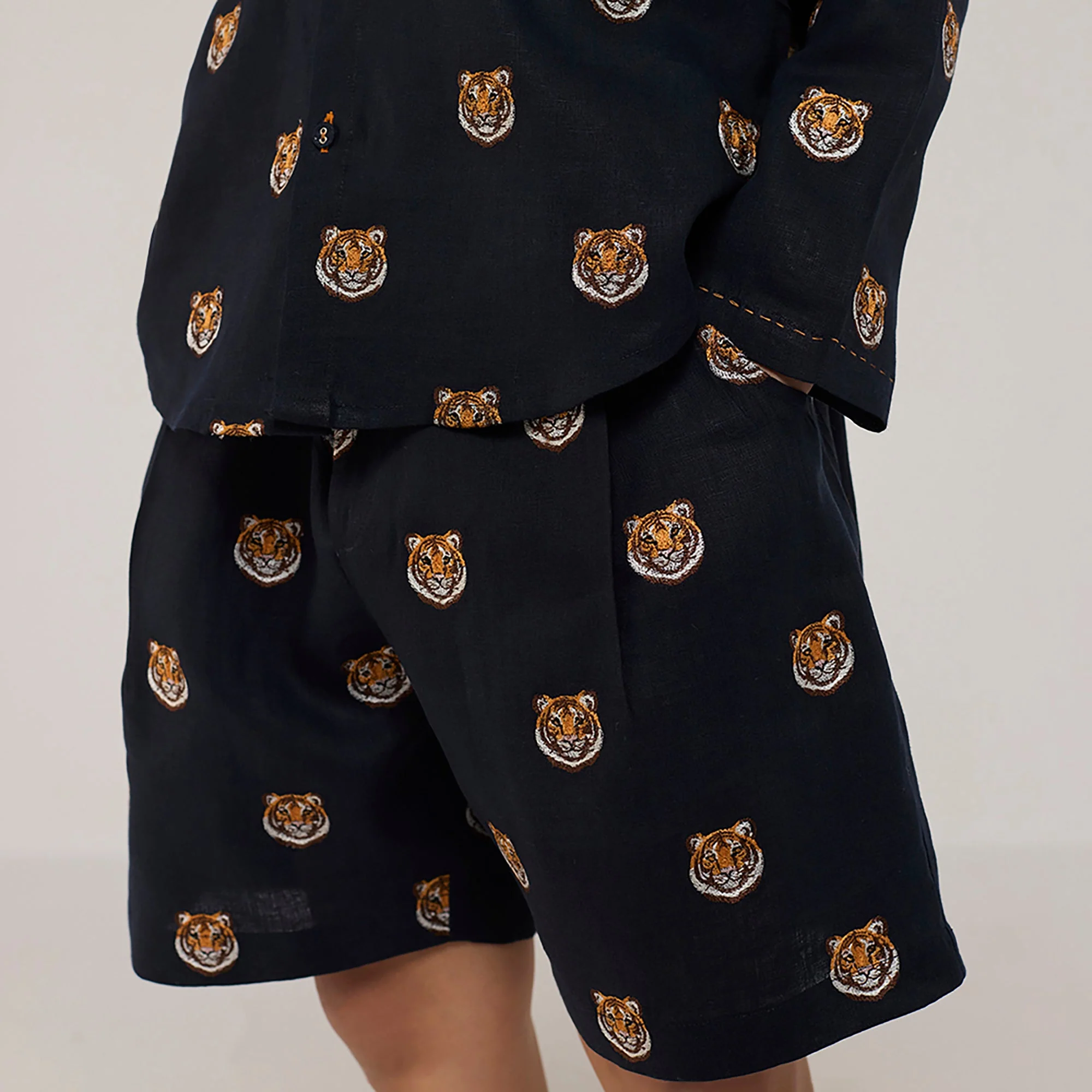 Rolf Linen Shorts - Navy - Image 4