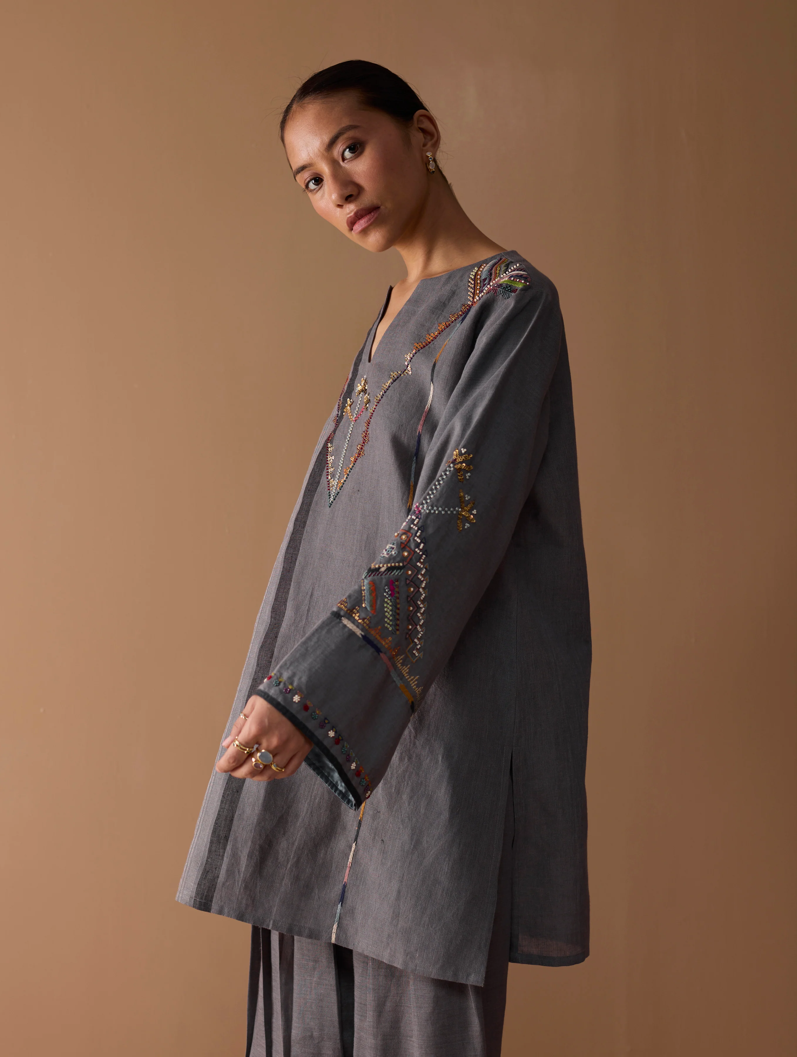 Sahar Hand-Embroidered Kurta - Metallic Grey - Image 11