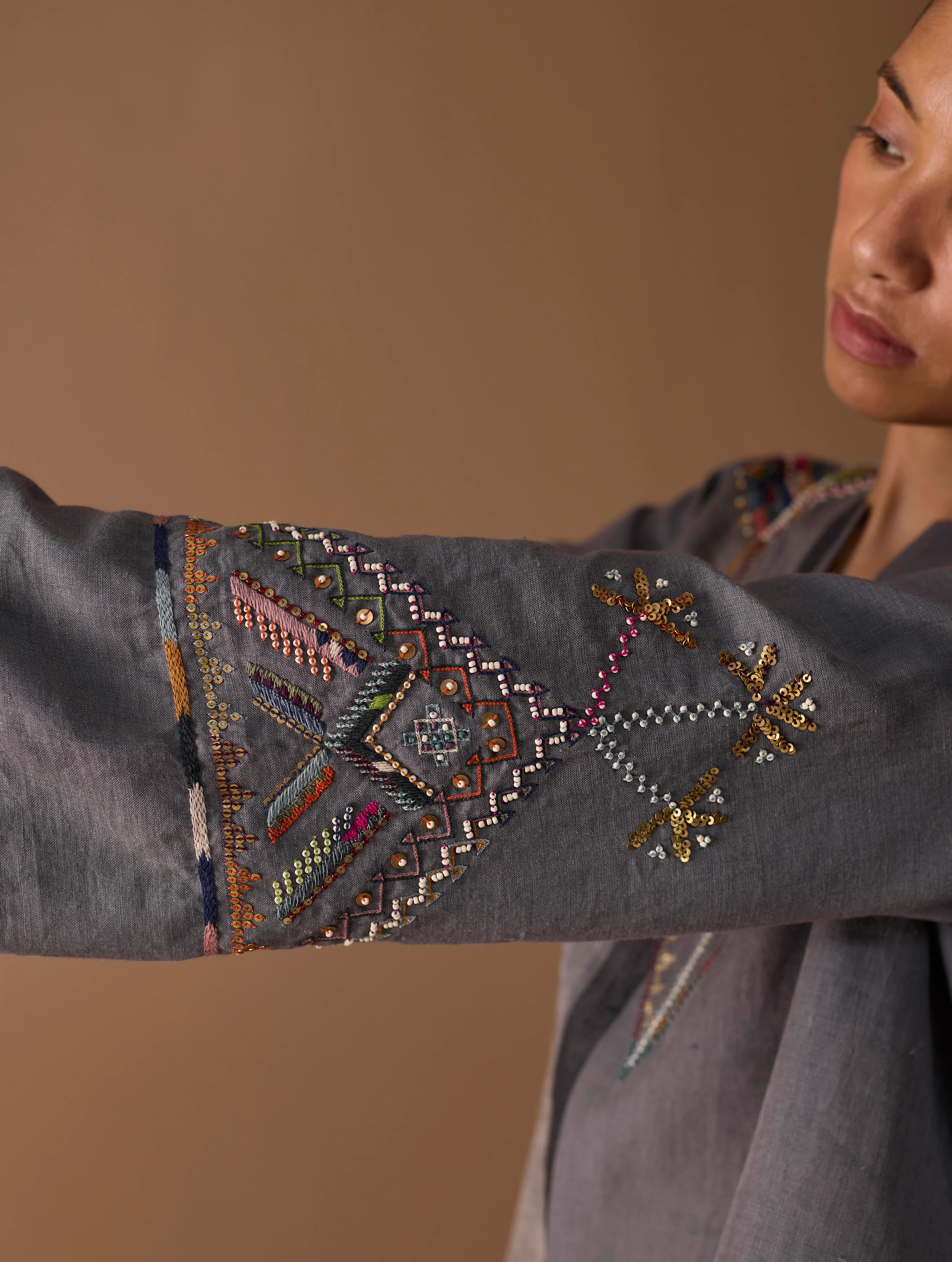 Sahar Hand-Embroidered Kurta Set - Metallic Grey - Image 10