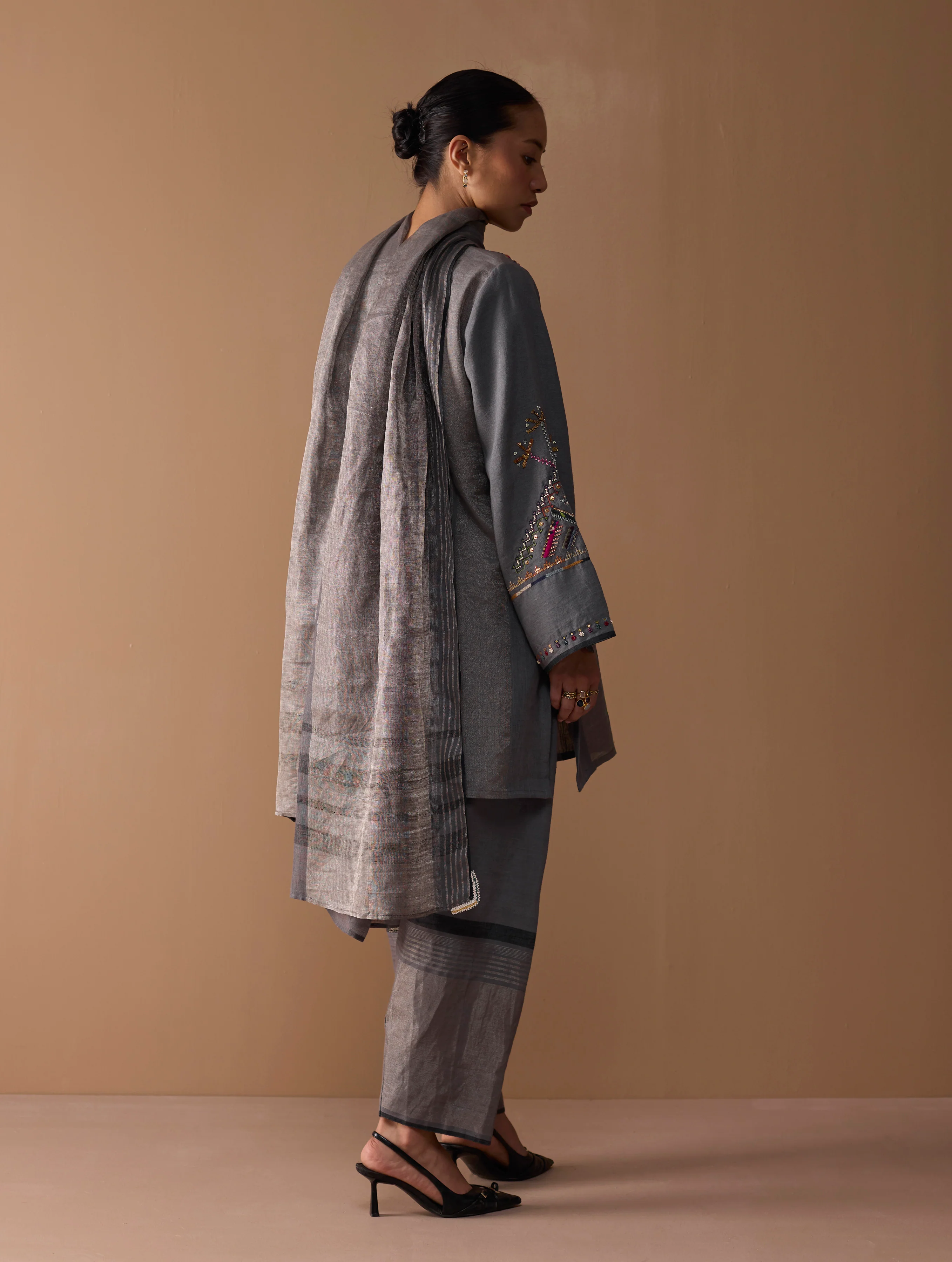 Sahar Hand-Embroidered Kurta Set - Metallic Grey - Image 11