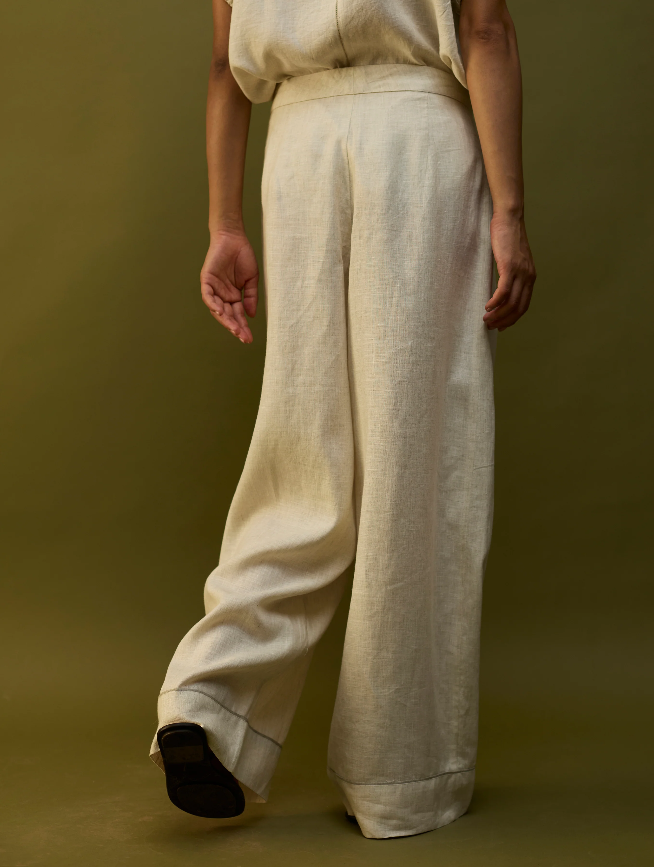 Sumire Curved Hem Linen Co-ord Set - Off White - Image 10