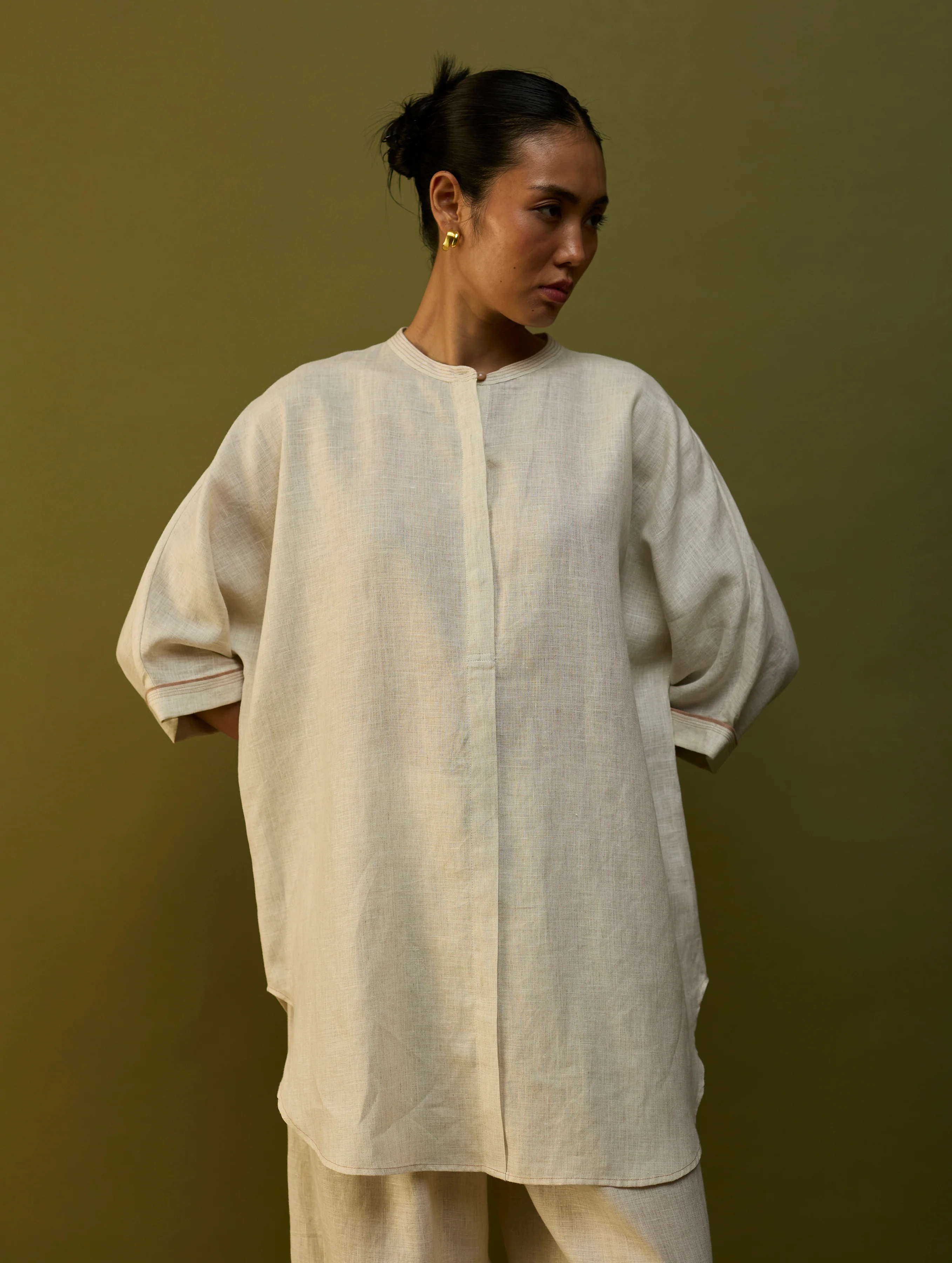 Sumire Curved Hem Linen Top - Off White - Image 6