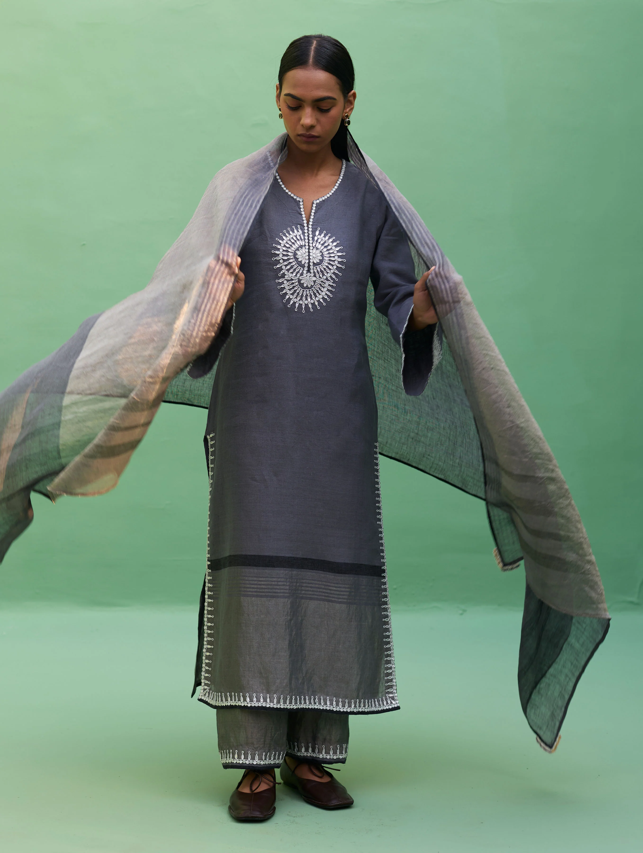 Susie Gotapatti Linen Kurta Set - Metallic Grey - Image 3