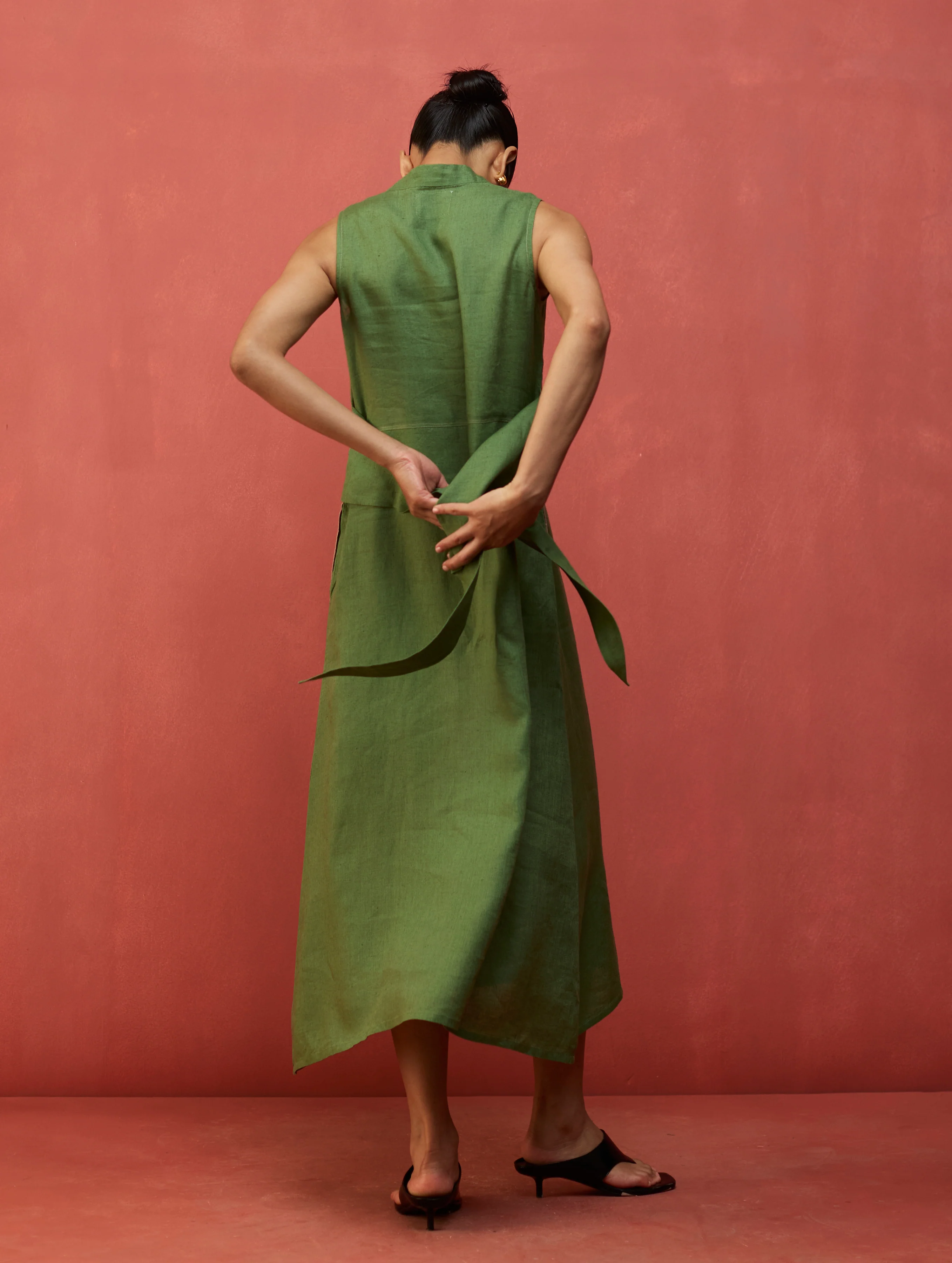 Tako Sleeveless Linen Knot Dress - Fern Green - Image 4