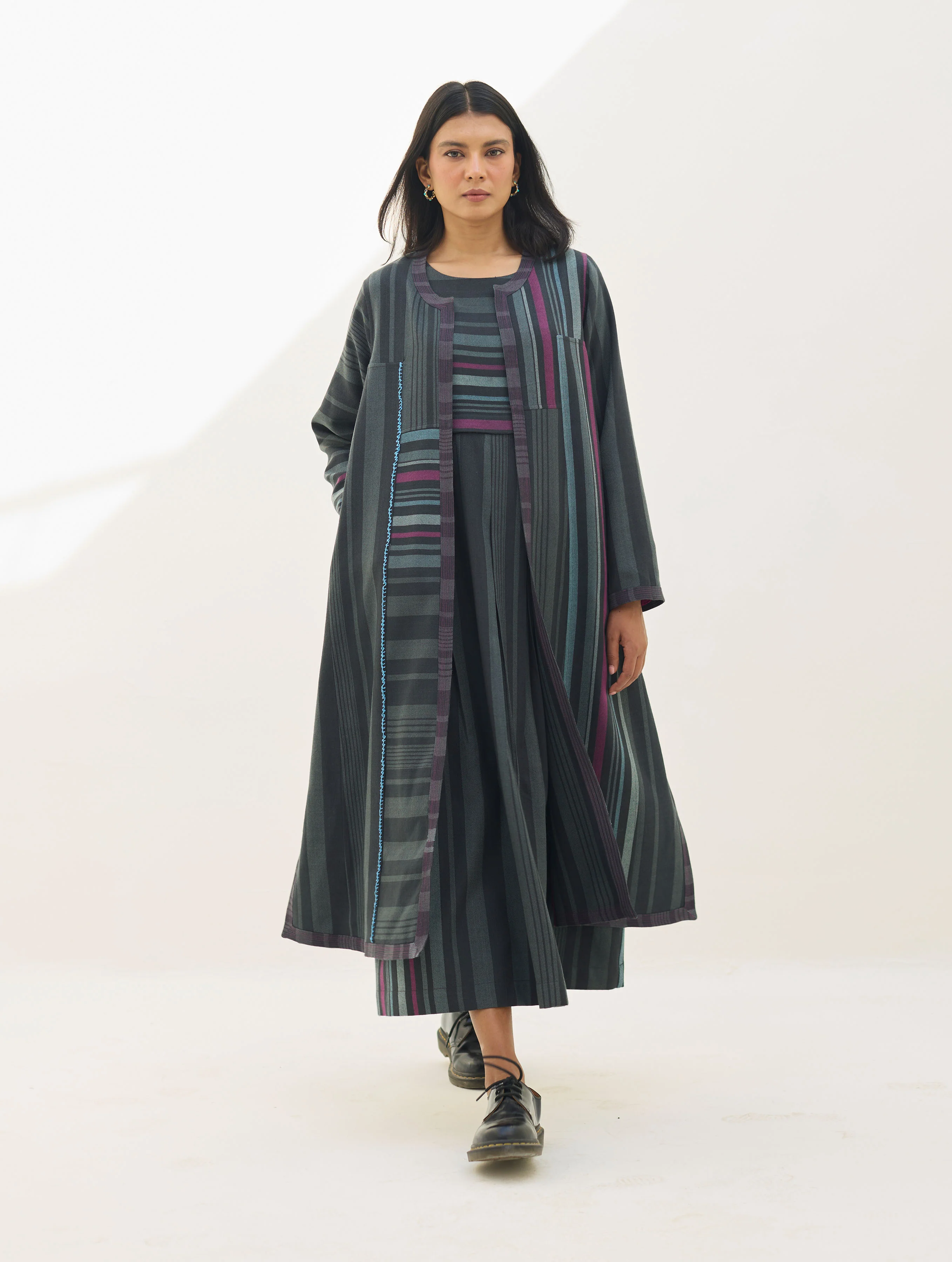 Thena Reversible Merino Wool Overlay - Charcoal - Image 4