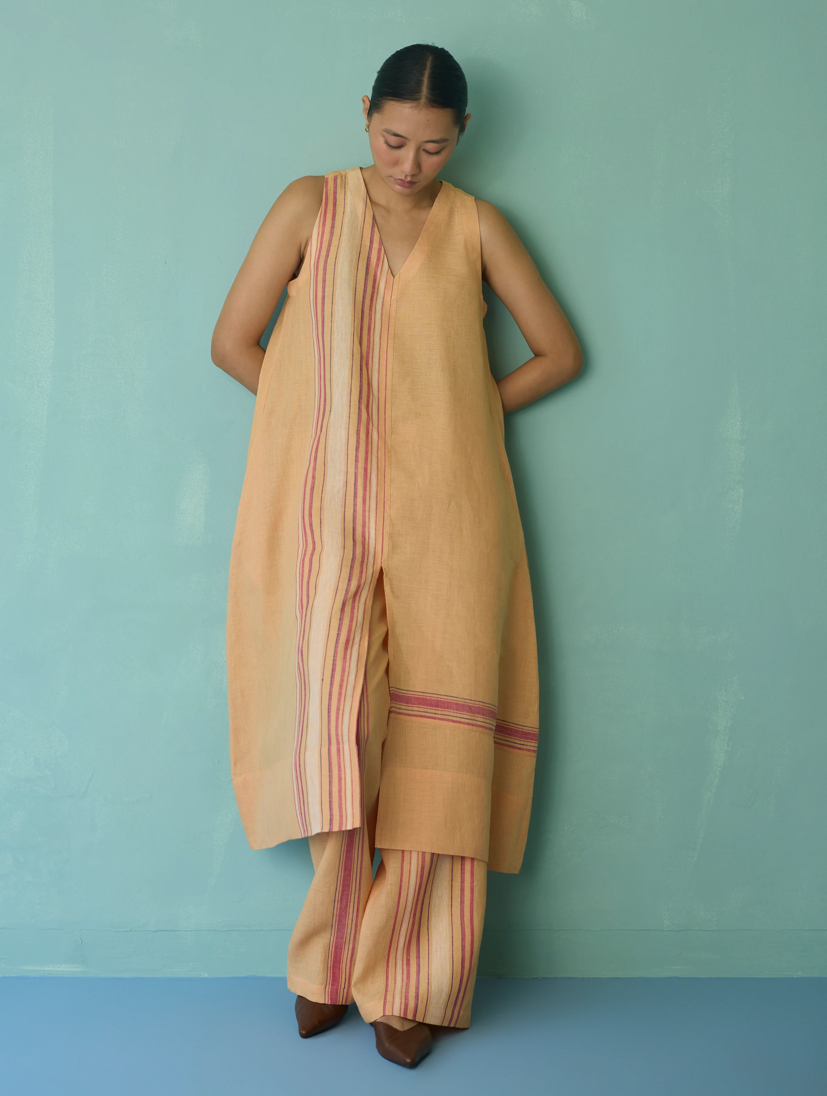 Vanya Border Linen Sleeveless Kurta - Apricot - Image 10