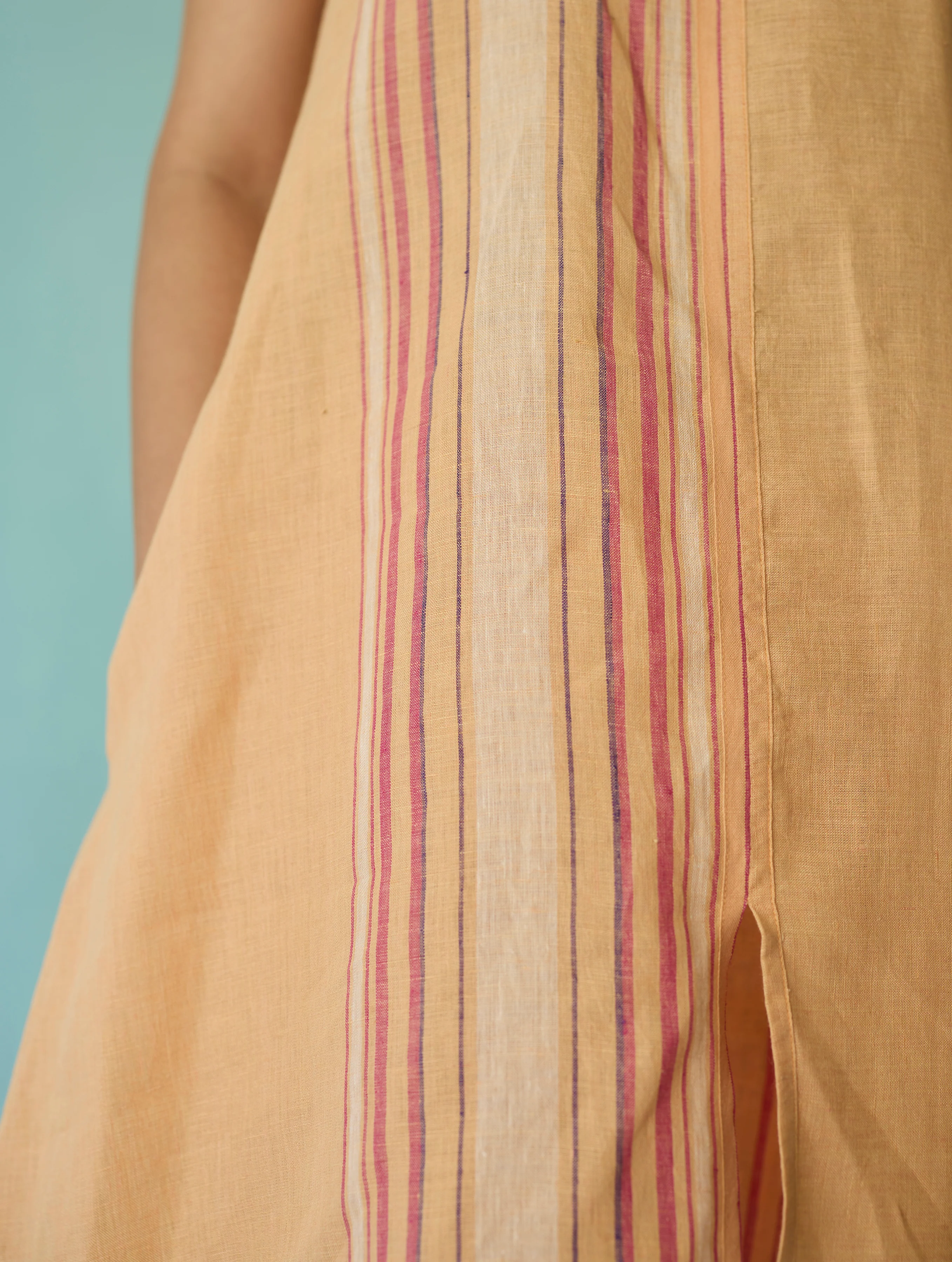 Vanya Border Linen Sleeveless Kurta - Apricot - Image 12