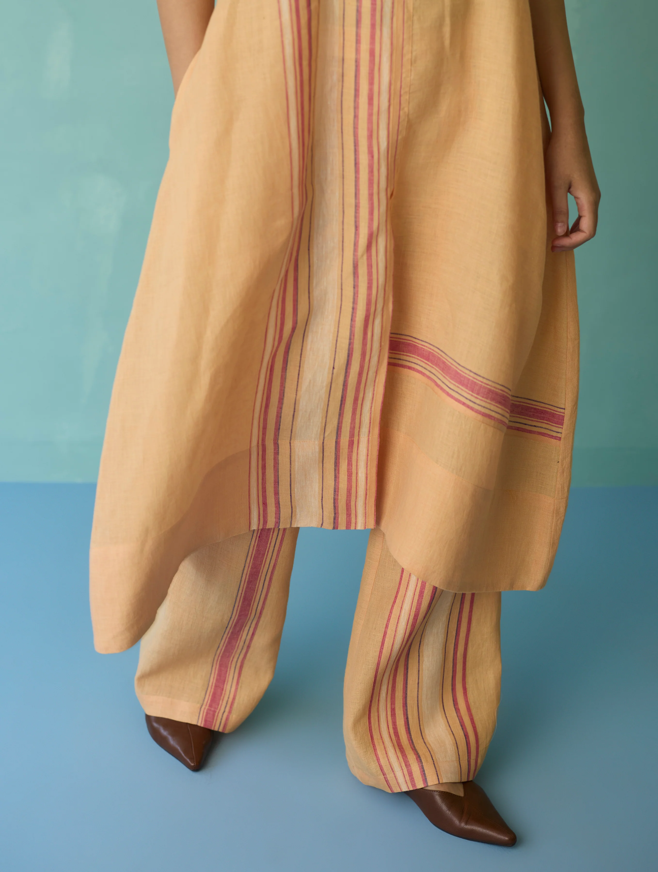 Vanya Border Linen Sleeveless Kurta - Apricot - Image 5