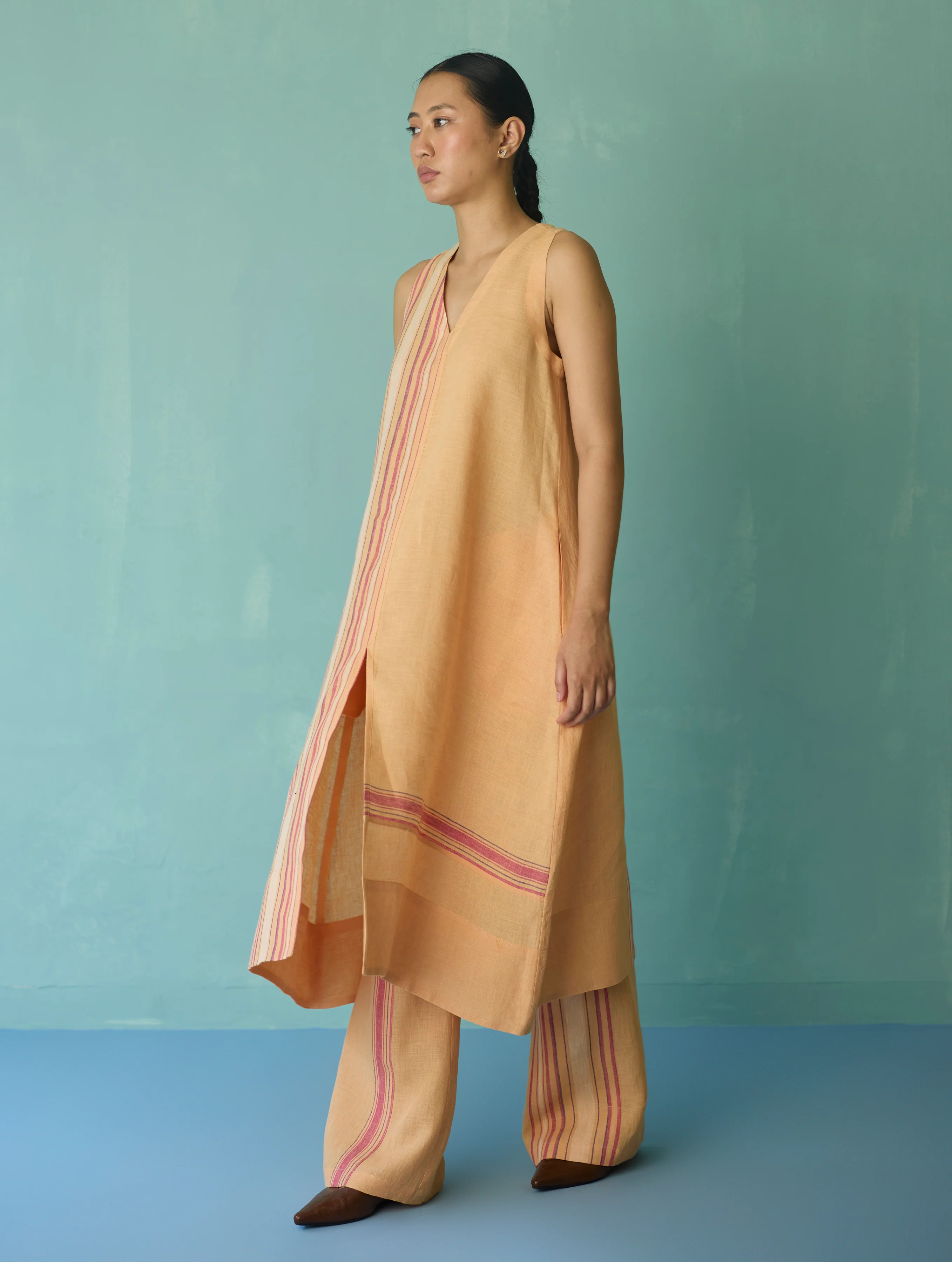 Vanya Border Linen Sleeveless Kurta - Apricot - Image 7