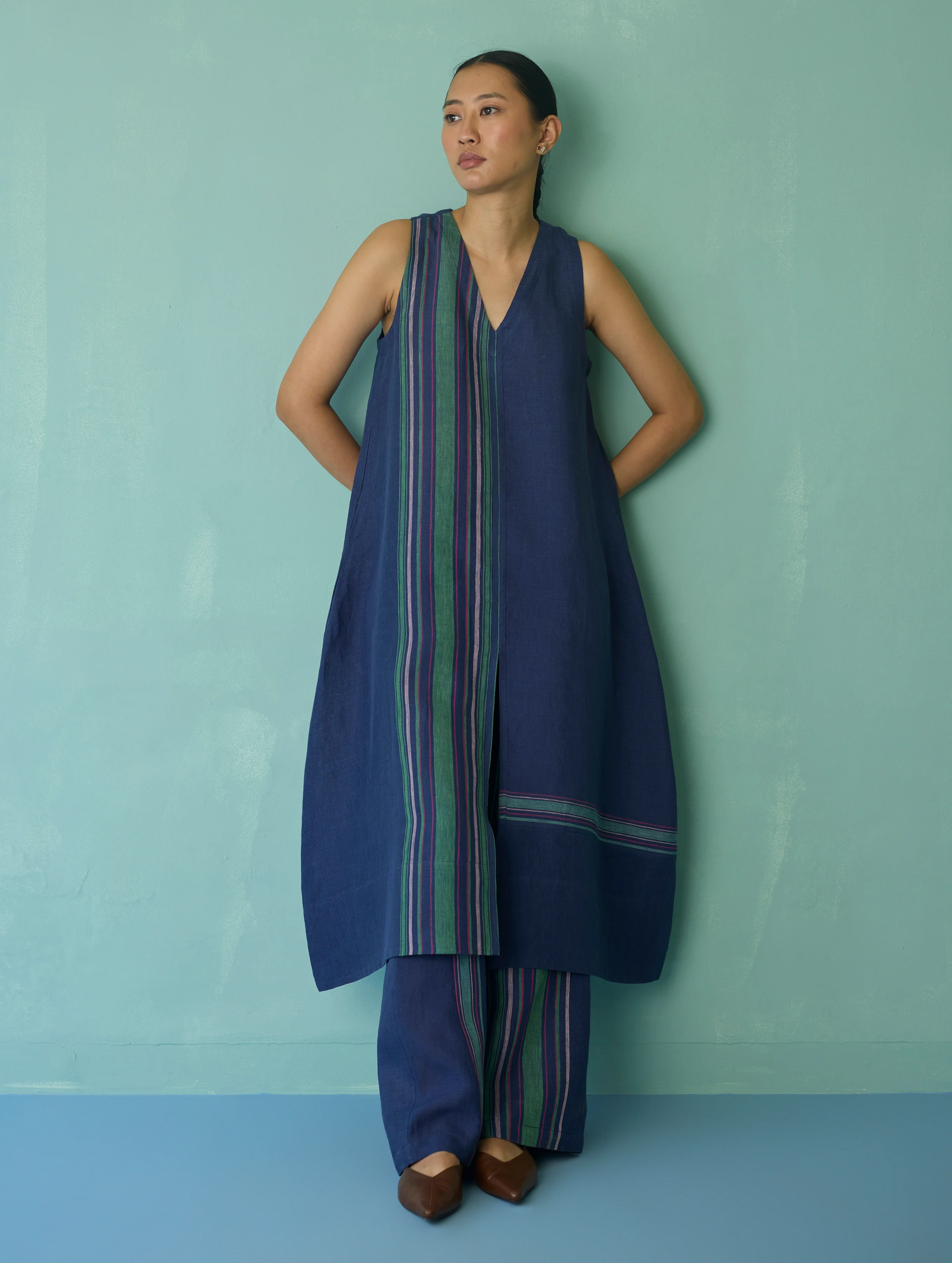 Vanya Border Linen Sleeveless Kurta - Indigo - Image 9
