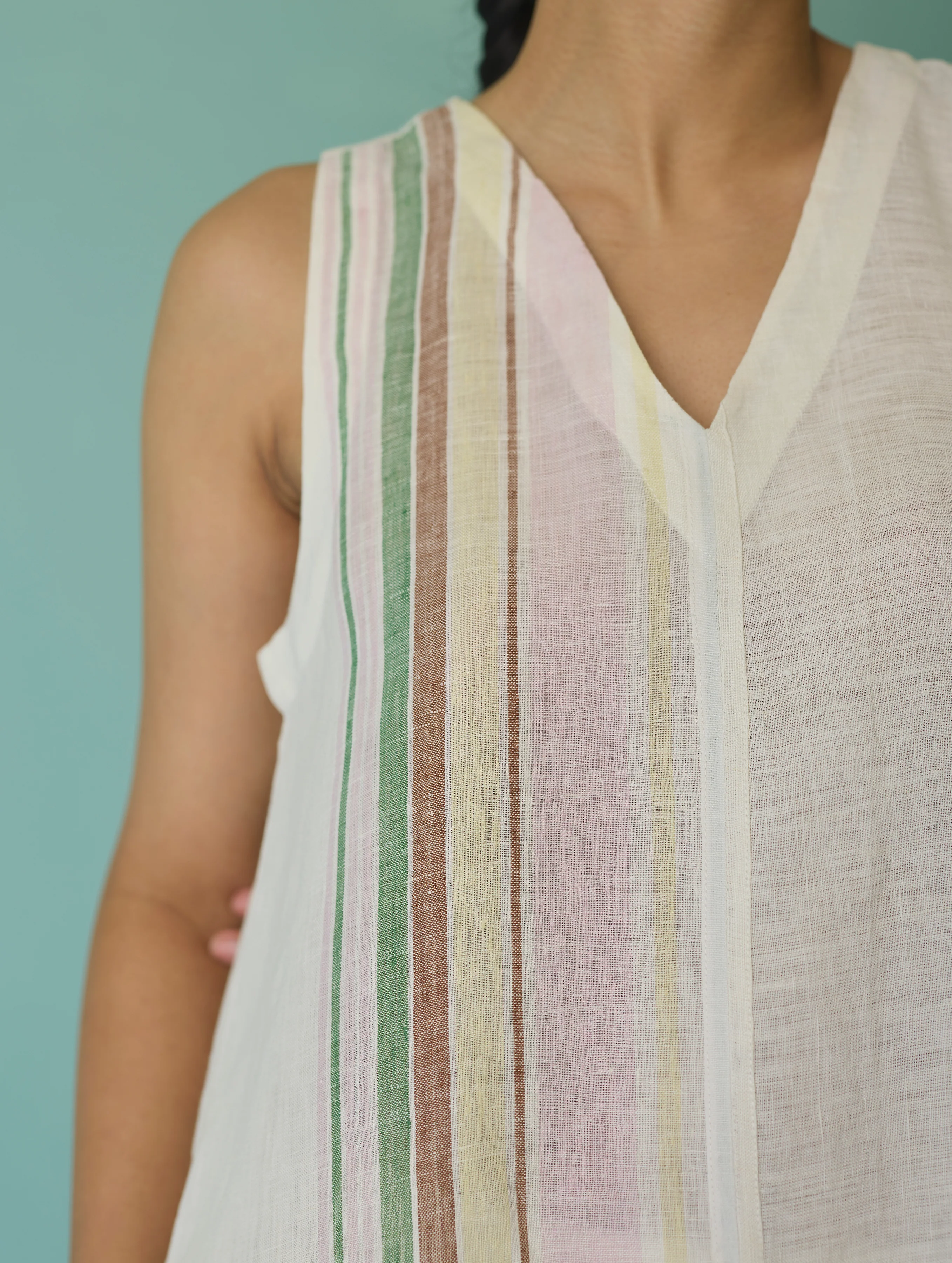 Vanya Border Linen Sleeveless Kurta - Ivory - Image 6
