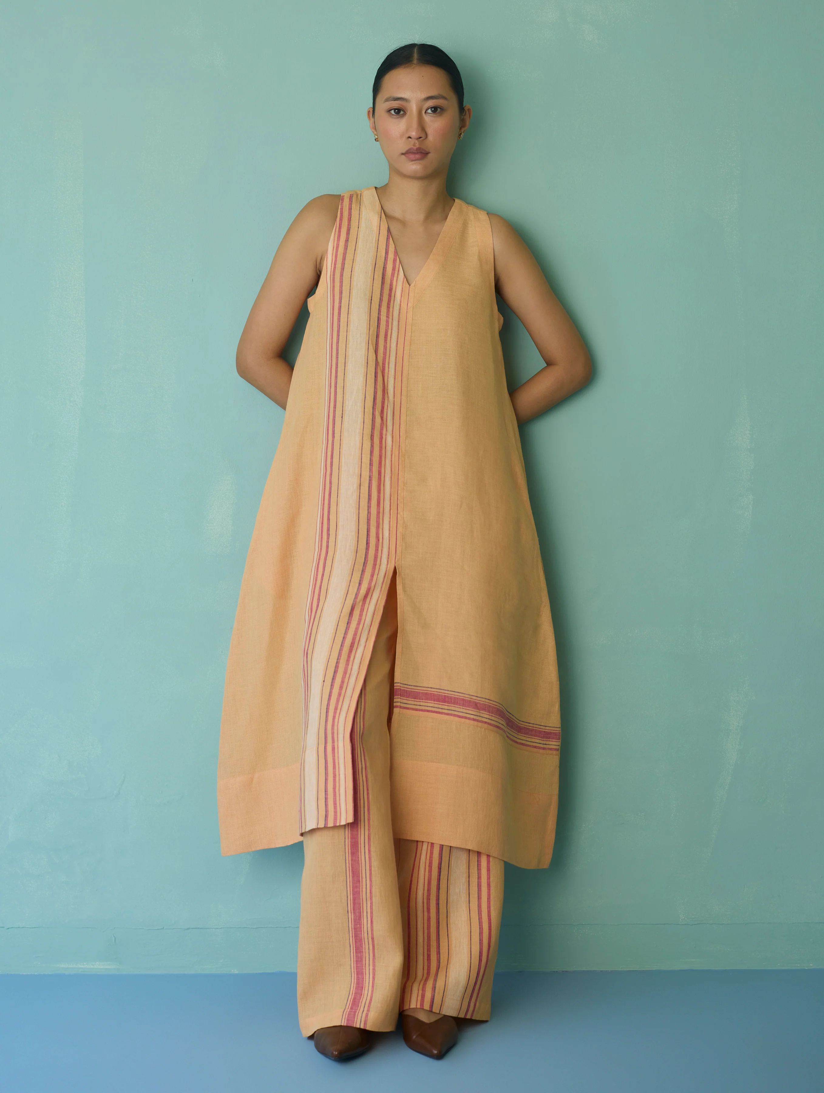Vanya Border Linen Sleeveless Kurta Set - Apricot - Image 7