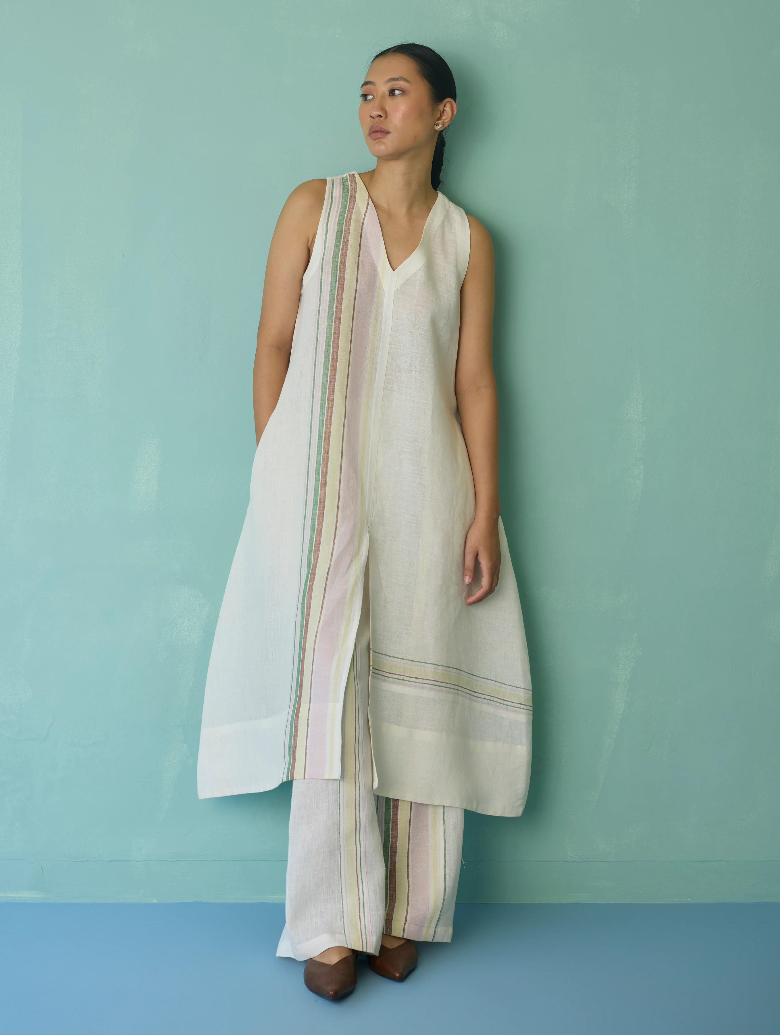 Vanya Border Linen Sleeveless Kurta Set - Ivory - Image 10