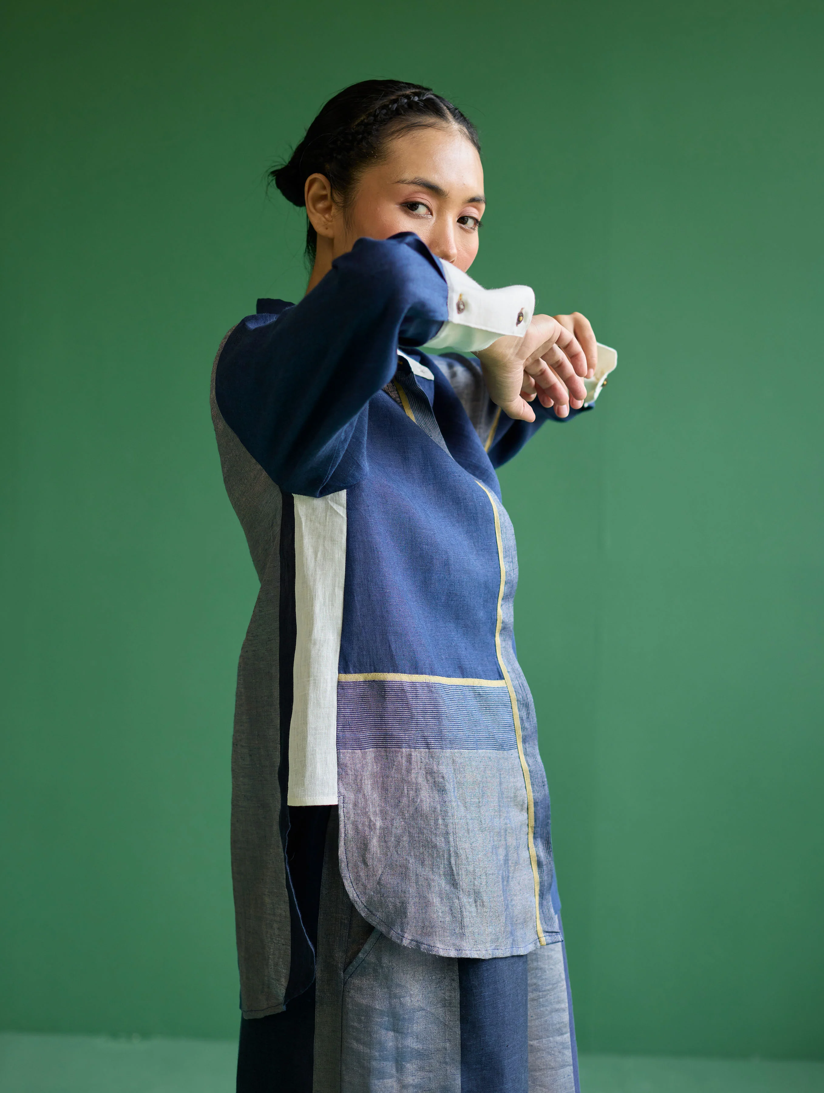 Yang Color-Blocked Metallic Linen Shirt - Navy - Image 5
