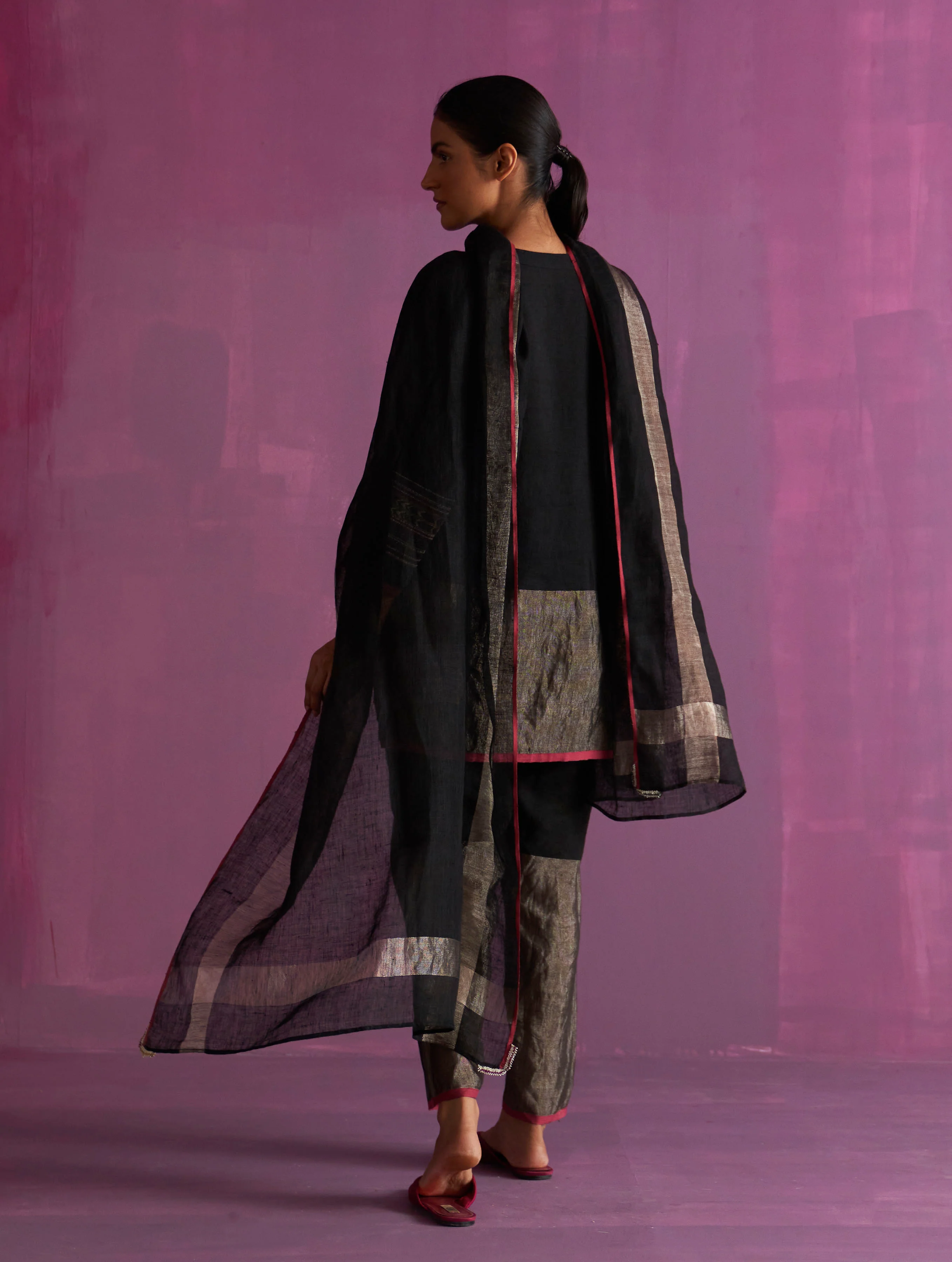 Zara Handloom Linen Dupatta - Black - Image 4